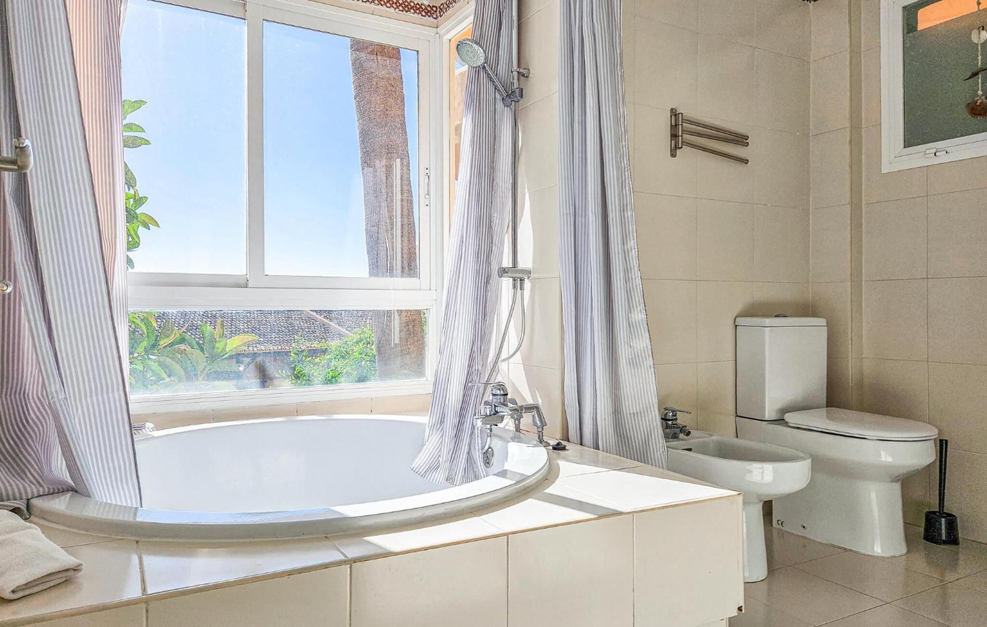 3 Bedroom Gorgeous Apartment In Calahonda Sitio de Calahonda Ngoại thất bức ảnh